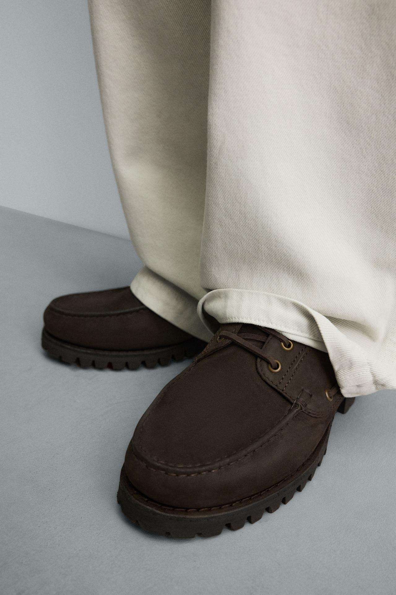 Sapatos de couro tipo barco